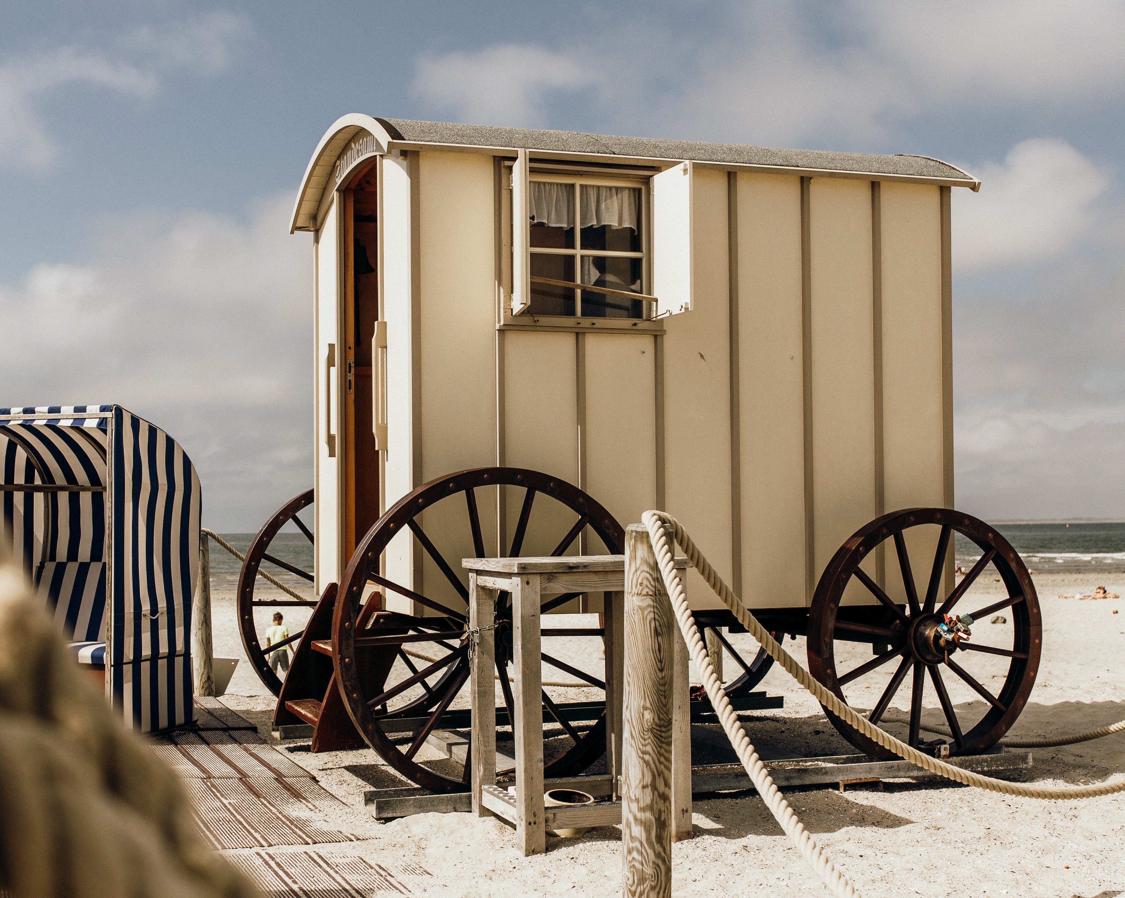 Hochzeitsbadekarren am Strand