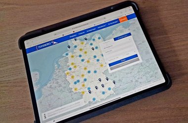 Tablet mit der Seite des Fundbüros