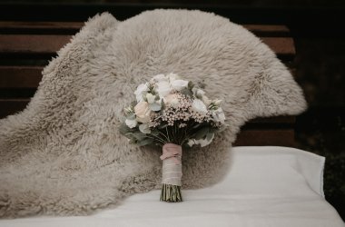 Das Bild zeigt einen Hochzeitsblumenstraß